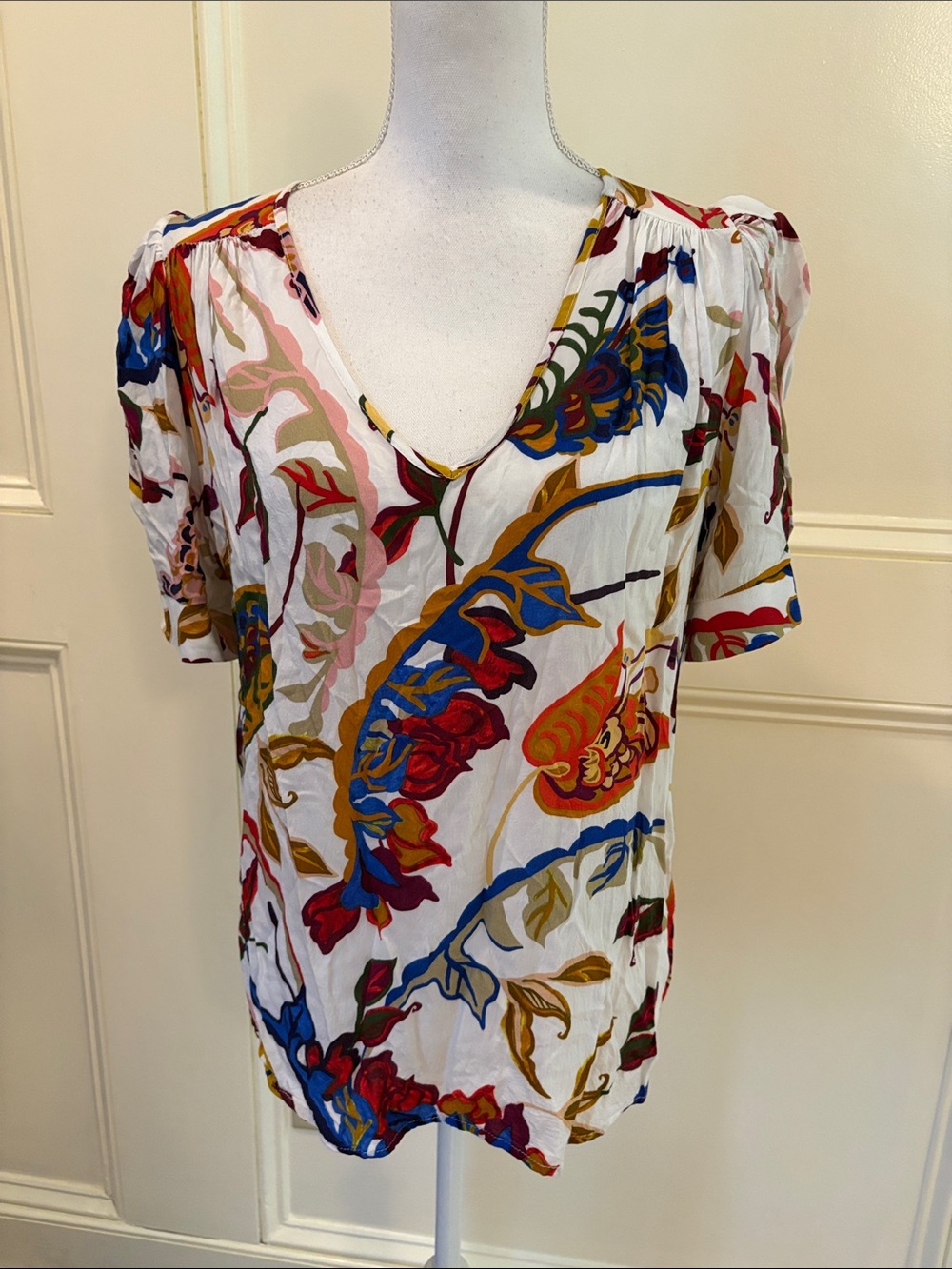 V-Neck Floral Print Short Sleeve Blouse - White with Multicolor Floral